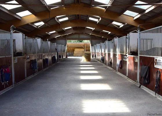L’intérieur de l’écurie principale